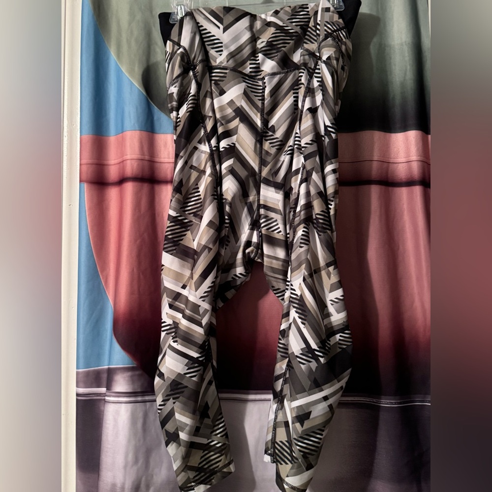 AVIA, Yoga Pants Geometric Pattern - Picture 3 of 3